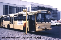 1401 mit Nissan-Werbung an der Deutschlandhalle