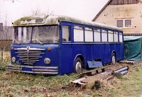 Bis zu den Achsen im Boden eingesunken prsentierte sich 610 am Tag der bernahme (21.11.1998) durch Traditionsbus-Berlin