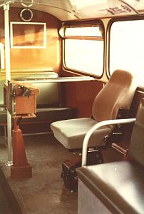 Nachträglich eingebauter Schaffnersitz in Wagen 2100, Foto vom April 1976, Sammlung Putzke