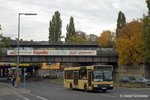 Die Ringbahnbrücken am Bahnhof Schöneberg passiert 2423